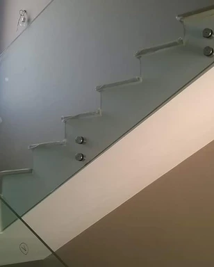Cam Merdiven Korkuluğu